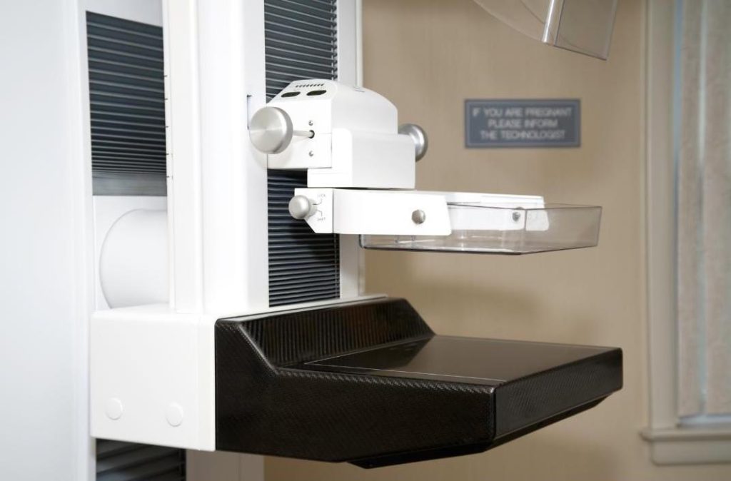mammogram machine to screen for breast cancer 